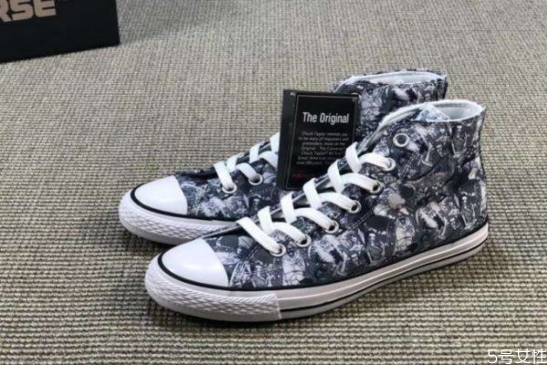 匡威帆布鞋如何清洗,匡威白色帆布鞋怎么清洗 匡威帆布鞋如何清洗,匡威白色帆布鞋怎么清洗