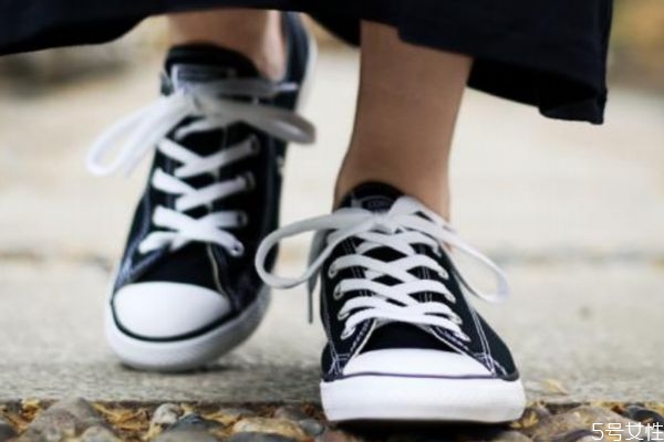 匡威帆布鞋穿搭,匡威帆布鞋怎么搭配裤子