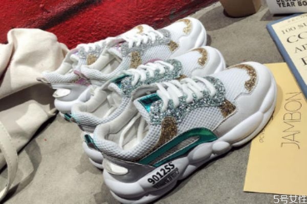 老爹鞋如何搭配裤子,老爹鞋配裤子的穿法图