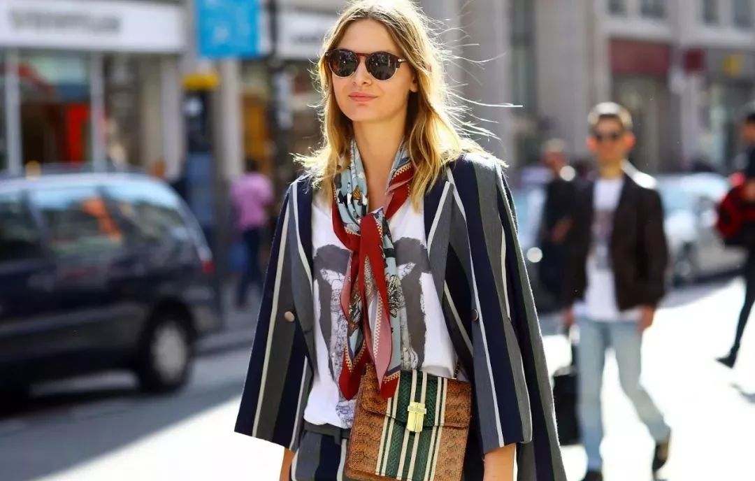 撞色衣服搭配技巧,撞色怎么搭配