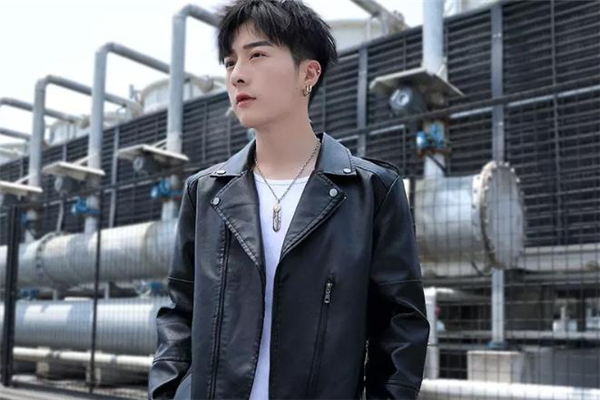 皮夹克的穿搭,皮夹克怎样搭配衣服