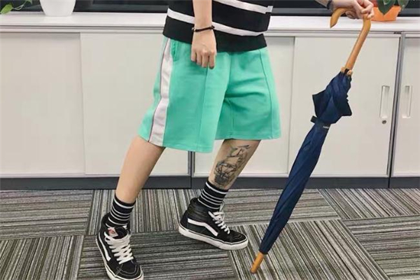 高帮vans搭配短裤,高帮vans配什么裤子