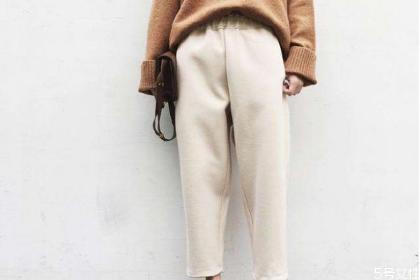 萝卜裤的搭配技巧,萝卜裤如何搭配