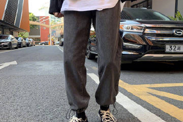 男生直筒裤搭配什么上衣好看,男生直筒裤怎么搭配上衣和鞋子图片