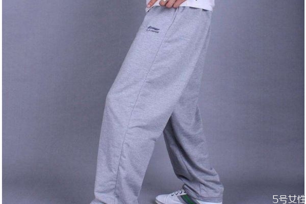 男士休闲卫裤怎么搭配,男士卫衣配什么裤子