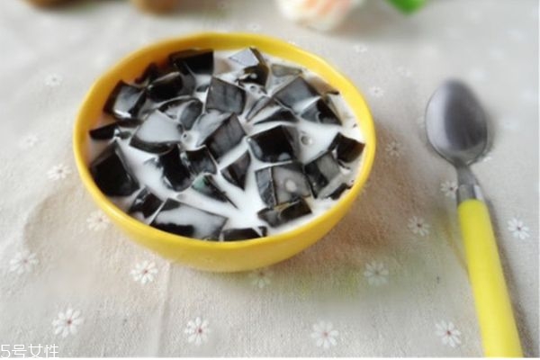 哺乳期可以吃龟苓膏不,哺乳期能吃龟苓膏的功效和作用