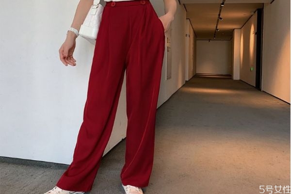拖地裤怎么搭配,拖地裤配什么衣服 拖地裤怎么搭配,拖地裤配什么衣服