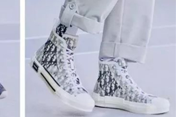 dior和kaws联名,diorkaws联名卫衣 dior和kaws联名,diorkaws联名卫衣