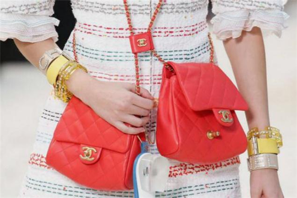 香奈儿包包背法,香奈儿斜挎小包