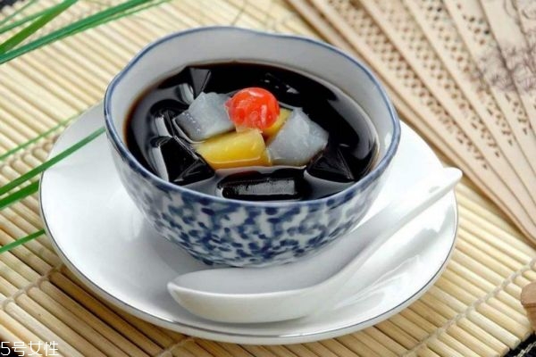空腹能吃龟苓膏吗,空腹吃龟苓膏的功效和作用