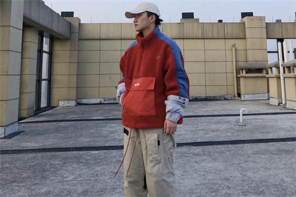 羽绒服配棒球帽,羊羔绒帽子搭配