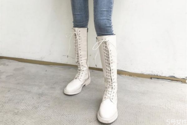 长筒靴搭配什么裙子好看,长筒靴搭配什么裙子