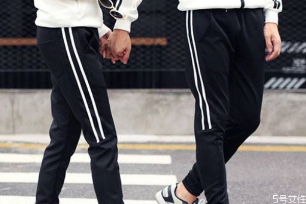 黑色裤子洗白了有什么办法变黑,黑裤子发白如何再变黑可用颜料吗