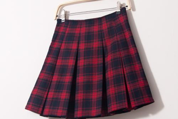 红色格子短裙搭配什么上衣好看,红格子长裙配什么上衣