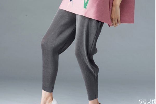 萝卜裤搭配技巧,萝卜裤怎么搭