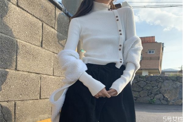 毛衣洗小了如何变大了,怎么洗可以让毛衣变小 毛衣洗小了如何变大了,怎么洗可以让毛衣变小