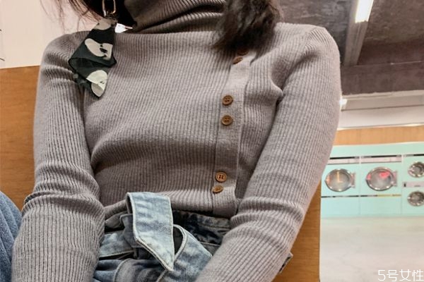 什么面料的毛衣不起球不扎人,什么品牌的毛衣质量好又好看