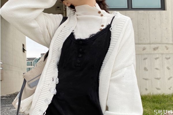 百分百羊毛的毛衣扎人吗,百分百纯羊毛的毛衣扎人吗