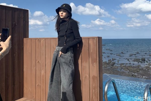 毛衣静电吸腿怎么办,毛衣带静电吸腿怎么办