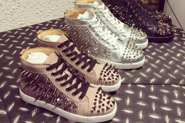 为什么现在cl鞋没人穿了,cl鞋子为什么这么贵