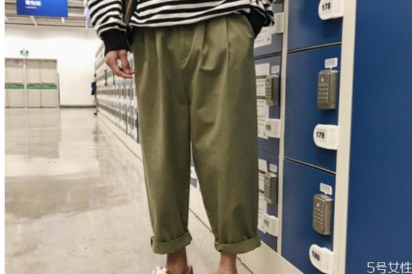 工装裤应该怎么搭配,工装裤应该怎么搭配上衣