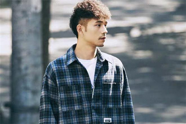 蓝色格子衬衫怎么搭配,蓝色格子衬衫搭配图片