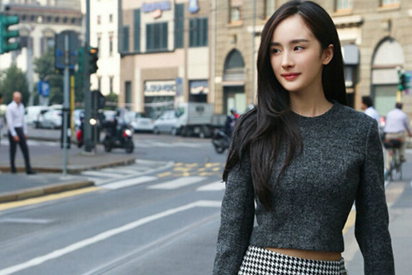 短上衣配什么下装好看,短款上衣怎么搭配下装图片