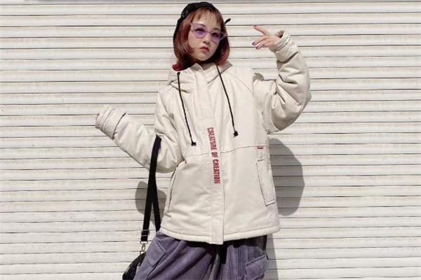 米白色棉服搭配图片,米白色棉服内搭什么颜色