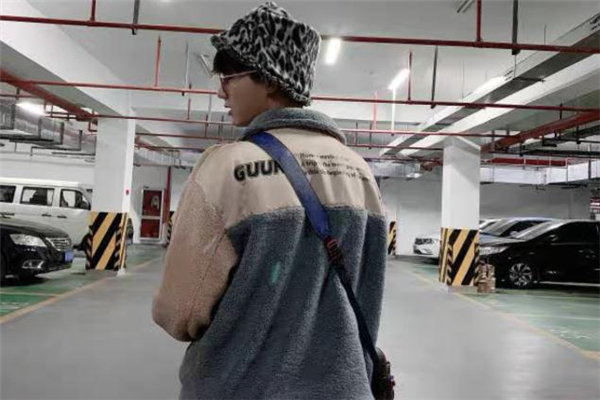 羊羔毛渔夫帽搭配图片,羊毛渔夫帽搭配什么衣服