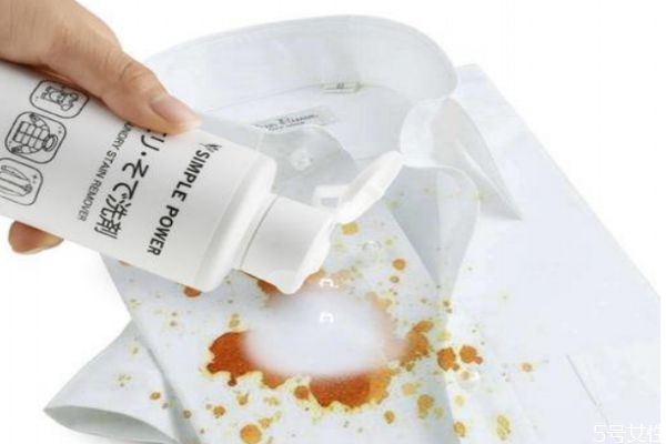 可乐弄到白衣服上怎么办,可乐不小心在白衣服上 可乐弄到白衣服上怎么办,可乐不小心在白衣服上