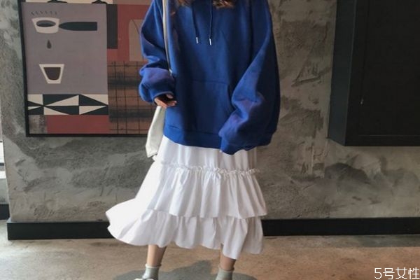 蛋糕裙的特点,蛋糕裙应该和什么搭配 蛋糕裙的特点,蛋糕裙应该和什么搭配