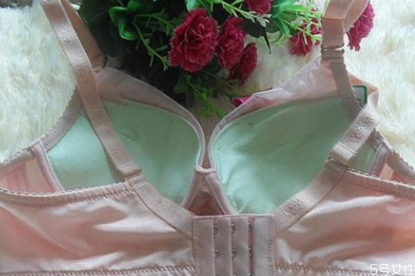 内衣发黄怎么回事,内衣上黄黄的怎么回事