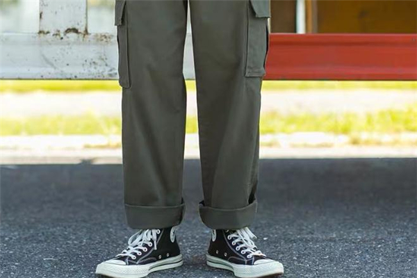 直筒裤搭配帆布鞋,直筒裤搭配帆布鞋好看吗
