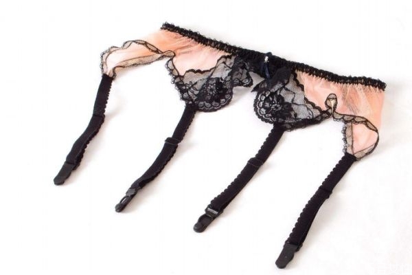 吊带袜如何正确穿法,绑带袜子怎么穿 吊带袜如何正确穿法,绑带袜子怎么穿