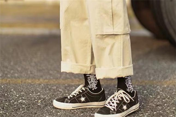 卡其色阔腿裤配上衣图,卡其色休闲裤