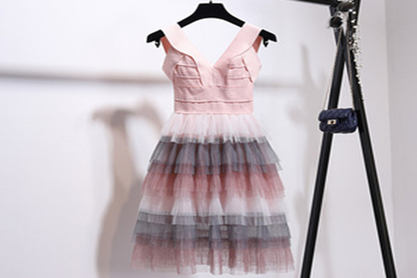 蛋糕裙怎么穿显瘦,蛋糕裙显胖还是显瘦 蛋糕裙怎么穿显瘦,蛋糕裙显胖还是显瘦