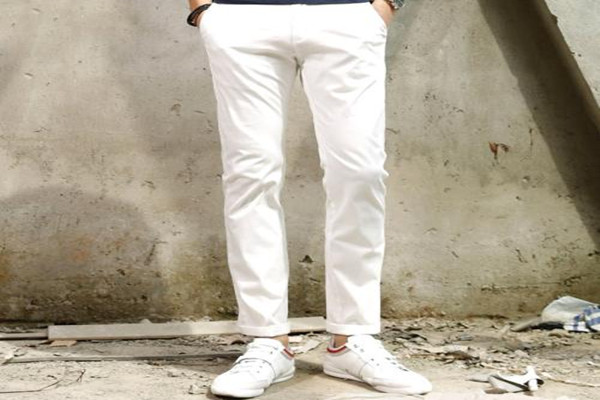 男生白色裤子搭配什么鞋子好看,男生白色裤子搭配什么鞋子图片 男生白色裤子搭配什么鞋子好看,男生白色裤子搭配什么鞋子图片