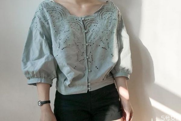 皮肤偏黄适合什么颜色的口红,皮肤偏黄适合什么颜色头发