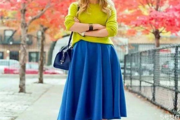 草绿色怎么搭配,草绿色最佳搭配颜色 草绿色怎么搭配,草绿色最佳搭配颜色