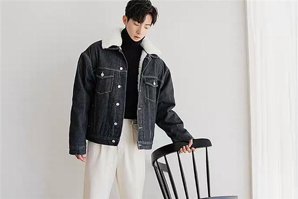 牛仔夹克搭配休闲裤,牛仔夹克配运动裤
