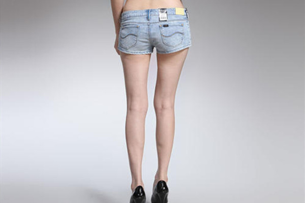 穿安全裤里面需要在穿内裤吗,穿安全裤还要穿内裤?