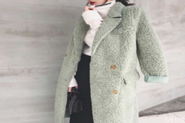 羊羔绒的特点,羊羔绒的特点和洗涤