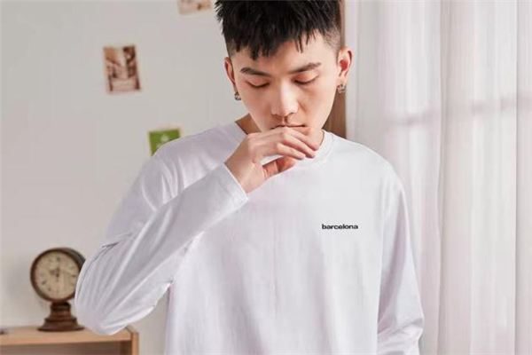 白色打底衫配什么外搭,白色打底衫怎么洗白