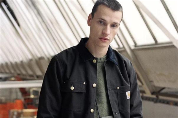 短款工装外套搭配技巧女