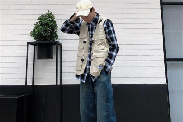 格子衬衫配什么马甲,工装马甲穿搭