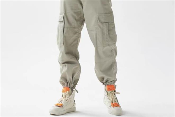 灰色束脚工装裤搭配什么上衣,灰色束脚工装裤介绍