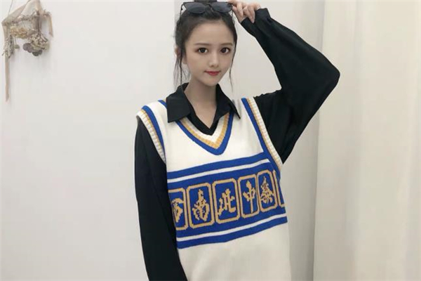 针织马甲搭配衬衫选什么材质,针织马甲搭配衬衫和纱裙话术讲解