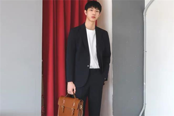 套装怎么搭配,衣服买套装还是自己搭配