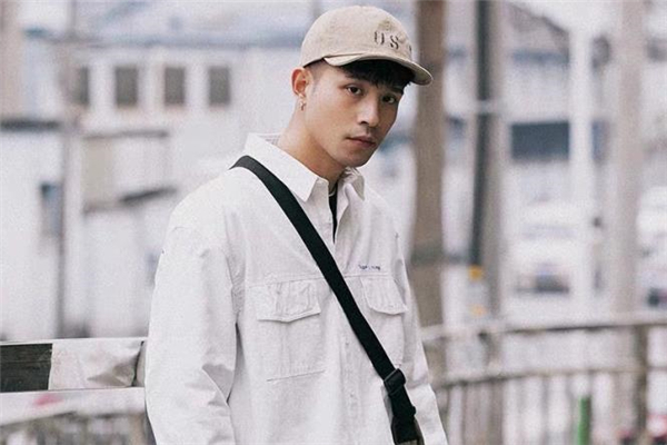 搭配棒球帽的发型,搭配棒球帽的发型女