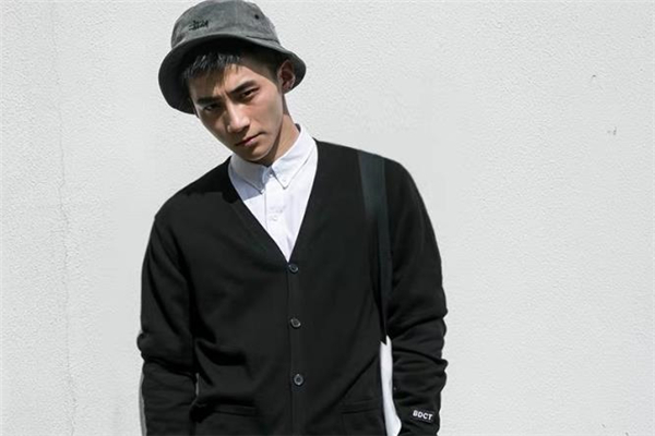 白色衬衫搭配什么外套,白色衬衫怎么搭配